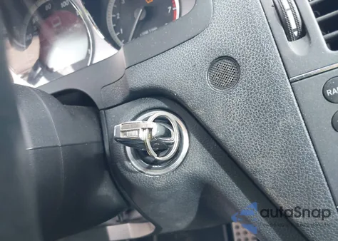 2010 Mercedes-Benz C 300 Luxury/Sport z USA, uszkodzony, nr VIN WDDGF5EB1AF425669